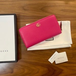 GUCCI Calfskin GG Marmont ZipAround Wallet Fuchsia